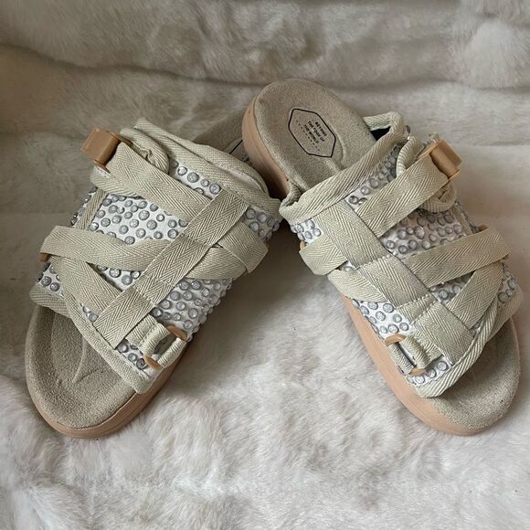 Beyond the edge of the world Beige slides sandals rhinestones accents SZS ,W10 - Picture 4 of 10